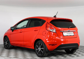 Подержанный автомобиль Ford Fiesta Hatchback 2019 года (7 фото)