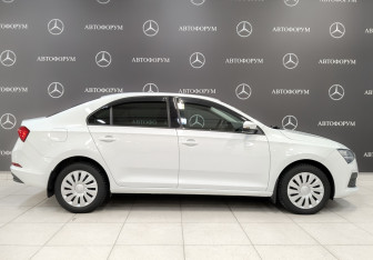 Подержанный автомобиль Skoda Rapid Liftback 2021 года (4 фото)
