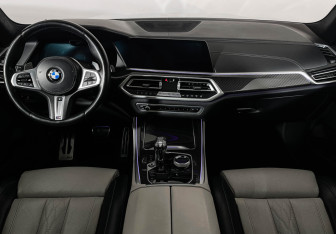 Подержанный автомобиль BMW X5 2021 года (12 фото)
