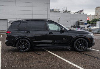 Подержанный автомобиль BMW X7 2022 года (5 фото)