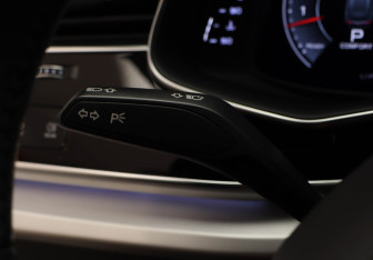 Подержанный автомобиль Audi Q8 2019 года (12 фото)