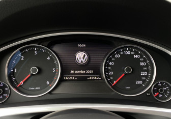 Подержанный автомобиль Volkswagen Touareg 2015 года (27 фото)