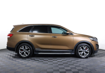 Подержанный автомобиль Kia Sorento 2017 года (4 фото)