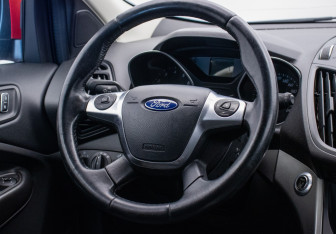 Подержанный автомобиль Ford Kuga 2015 года (15 фото)