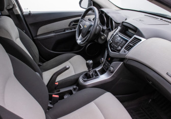 Подержанный автомобиль Chevrolet Cruze Hatchback 2012 года (9 фото)