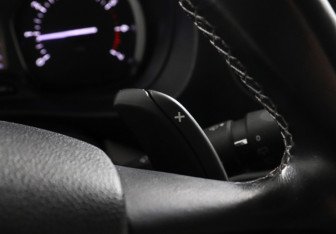 Подержанный автомобиль Peugeot Traveller 2019 года (13 фото)