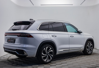 Подержанный автомобиль Geely Monjaro 2023 года (5 фото)