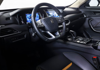 Подержанный автомобиль FAW Bestune T77 2023 года (15 фото)
