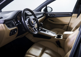 Подержанный автомобиль Porsche Macan 2017 года (9 фото)