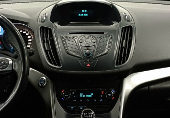 Подержанный автомобиль Ford Kuga 2013 года (14 фото)