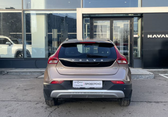 Подержанный автомобиль Volvo V40 Cross Country 2013 года (6 фото)