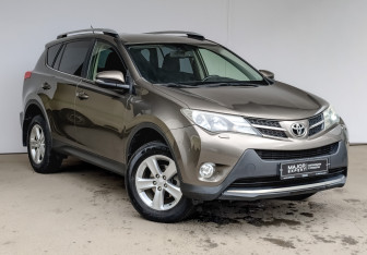 Подержанный автомобиль Toyota RAV4 2014 года (3 фото)