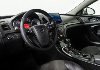 Подержанный автомобиль Opel Insignia Liftback 2012 года (9 фото)