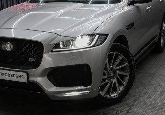 Подержанный автомобиль Jaguar F-Pace 2017 года (26 фото)