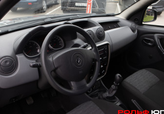 Подержанный автомобиль Renault Duster 2014 года (10 фото)