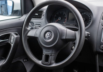Подержанный автомобиль Volkswagen Polo Sedan 2014 года (14 фото)