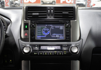 Подержанный автомобиль Toyota Land Cruiser Prado 2012 года (15 фото)