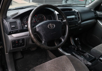 Подержанный автомобиль Toyota Land Cruiser Prado 2004 года (13 фото)