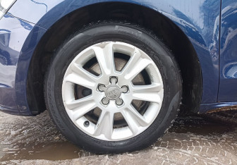 Подержанный автомобиль Audi A1 2012 года (9 фото)