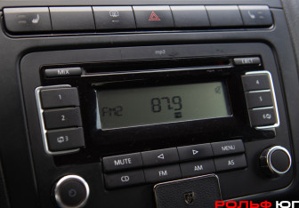 Подержанный автомобиль Volkswagen Polo Sedan 2010 года (16 фото)