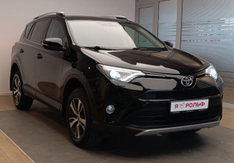 Подержанный автомобиль Toyota RAV4 2019 года (3 фото)
