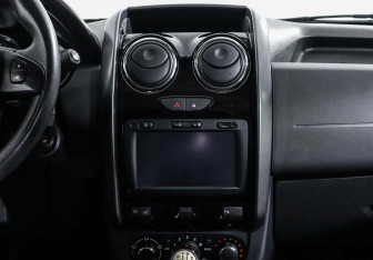 Подержанный автомобиль Renault Duster 2017 года (10 фото)