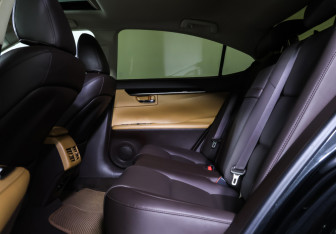 Подержанный автомобиль Lexus ES 2017 года (12 фото)