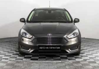 Подержанный автомобиль Ford Focus Hatchback 2016 года (2 фото)
