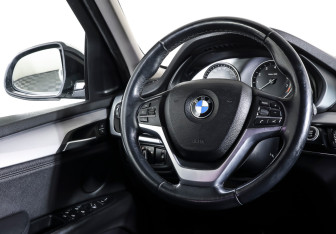Подержанный автомобиль BMW X5 2015 года (16 фото)