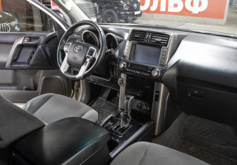 Подержанный автомобиль Toyota Land Cruiser Prado 2011 года (11 фото)