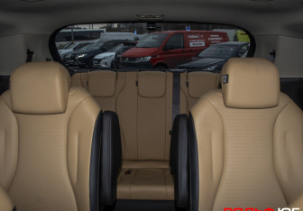 Подержанный автомобиль Kia Carnival 2021 года (12 фото)