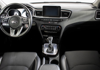 Подержанный автомобиль Kia Ceed Hatchback 2018 года (11 фото)