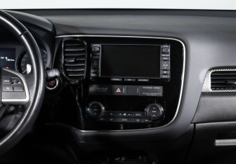 Подержанный автомобиль Mitsubishi Outlander 2013 года (13 фото)