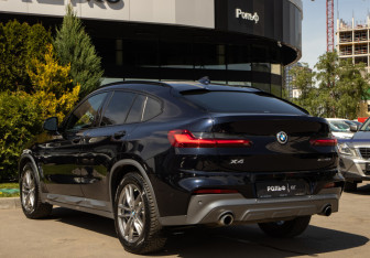 Подержанный автомобиль BMW X4 2021 года (5 фото)