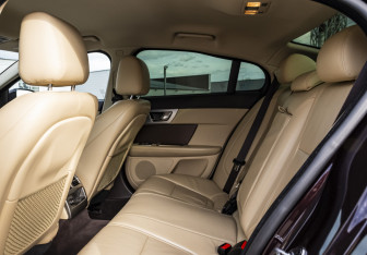 Подержанный автомобиль Jaguar XF Sedan 2013 года (16 фото)