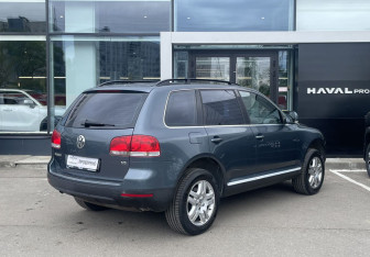 Подержанный автомобиль Volkswagen Touareg 2006 года (5 фото)