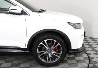 Подержанный автомобиль Geely Coolray 2023 года (14 фото)