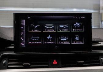 Подержанный автомобиль Audi A4 Sedan 2020 года (18 фото)