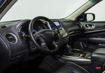 Подержанный автомобиль Infiniti QX60 2016 года (10 фото)