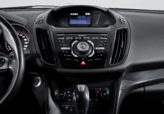 Подержанный автомобиль Ford Kuga 2014 года (13 фото)