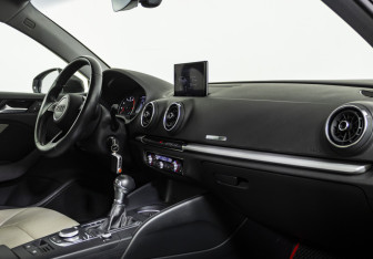 Подержанный автомобиль Audi A3 Sedan 2017 года (14 фото)