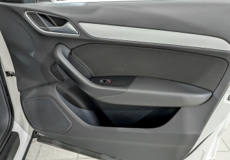 Подержанный автомобиль Audi Q3 2015 года (24 фото)