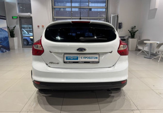 Подержанный автомобиль Ford Focus Hatchback 2012 года (5 фото)