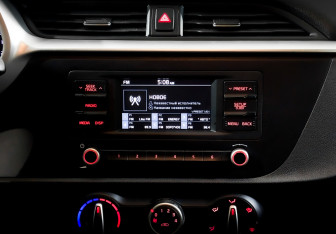 Подержанный автомобиль Kia Rio Hatchback 2021 года (14 фото)