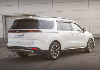 Подержанный автомобиль Kia Carnival 2022 года (6 фото)