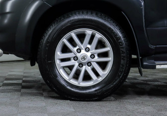 Подержанный автомобиль Toyota Hilux 2013 года (6 фото)