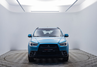 Подержанный автомобиль Mitsubishi ASX 2011 года (2 фото)