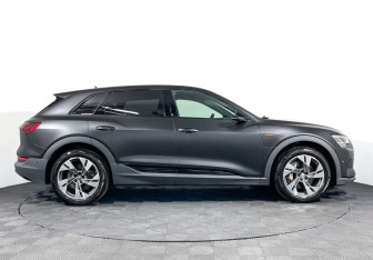 Подержанный автомобиль Audi e-tron 2021 года (4 фото)