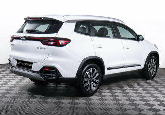 Подержанный автомобиль Chery Tiggo 8 2021 года (5 фото)