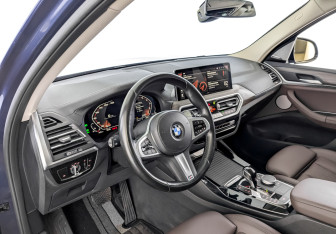 Подержанный автомобиль BMW X3 2022 года (16 фото)